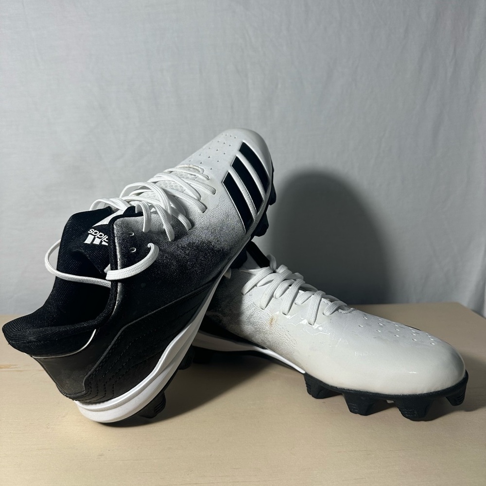 LIKE NEW - Adidas baseball cleats